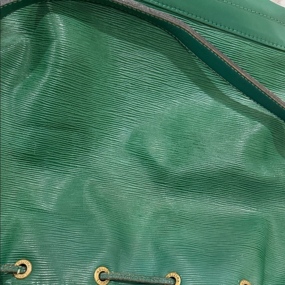 Louis Vuitton, green leather, Eppy, large bucket bag - Picture 9 of 14